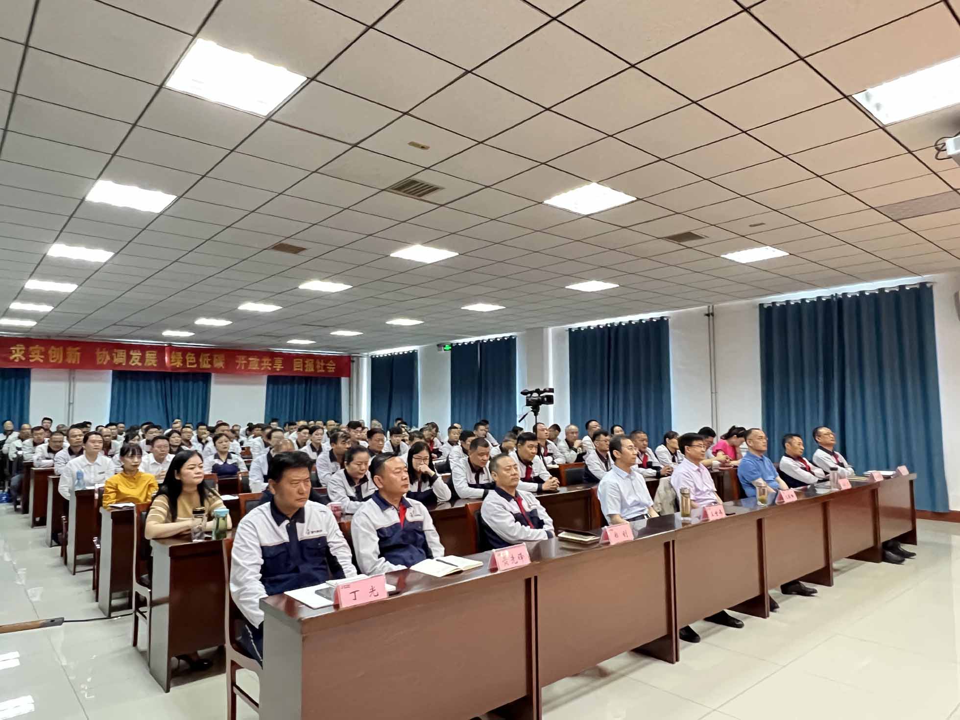 beats365·(中国区)唯一官方网站集团“讲好beats365·(中国区)唯一官方网站故事——我与beats365·(中国区)唯一官方网站共成长”巡回宣讲走进华沃水泥公司 (3).jpg